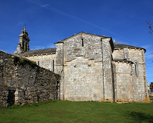 Vista lateral de la iglesia